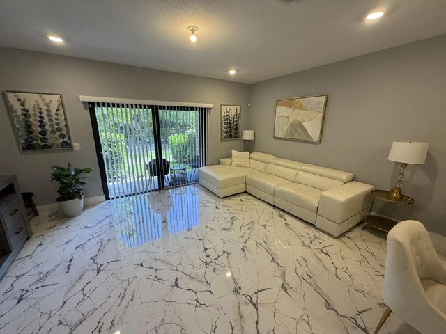 4 of 26 - 178 Se 5th Court Se, Deerfield Beach, FL