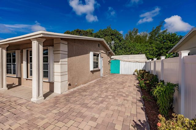 3 of 25 - 4241 Ne 1st Terrace, Pompano Beach, FL