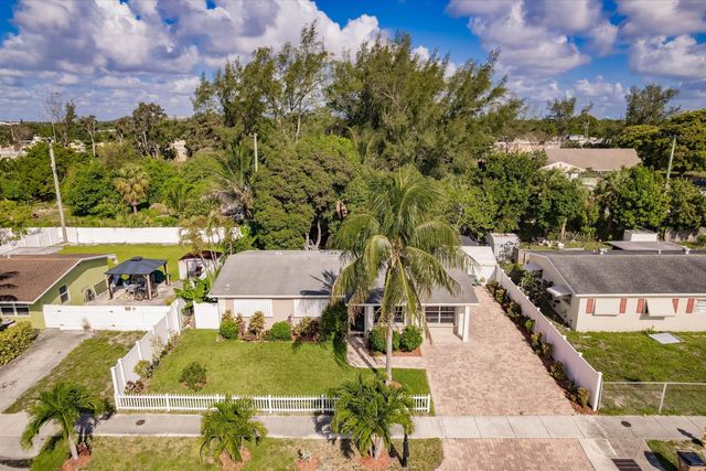 4 of 25 - 4241 Ne 1st Terrace, Pompano Beach, FL