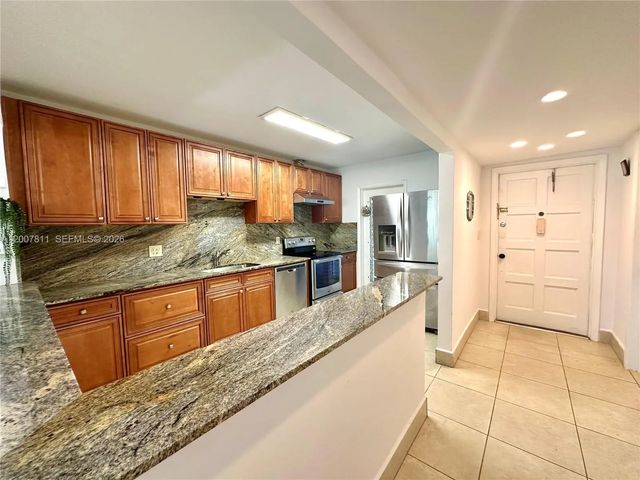 4 of 37 - 1001 Hillcrest Court #306, Hollywood, FL