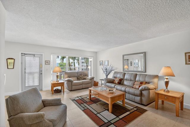 2 of 38 - 202 Wellington D, West Palm Beach, FL