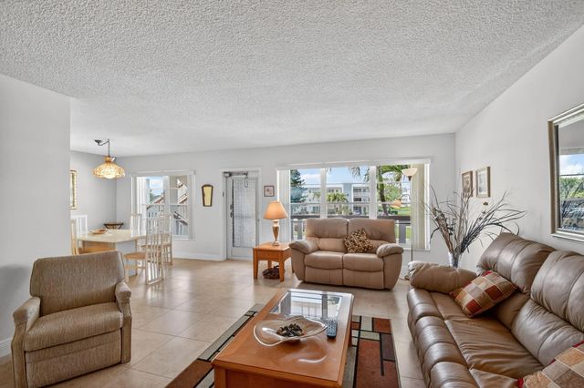 3 of 38 - 202 Wellington D, West Palm Beach, FL