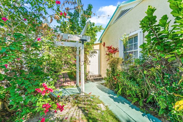 3 of 29 - 629 Selkirk Street, West Palm Beach, FL