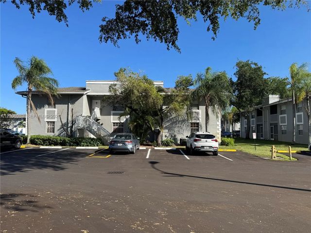 471 Ne 210th Circle Terrace #103, Miami