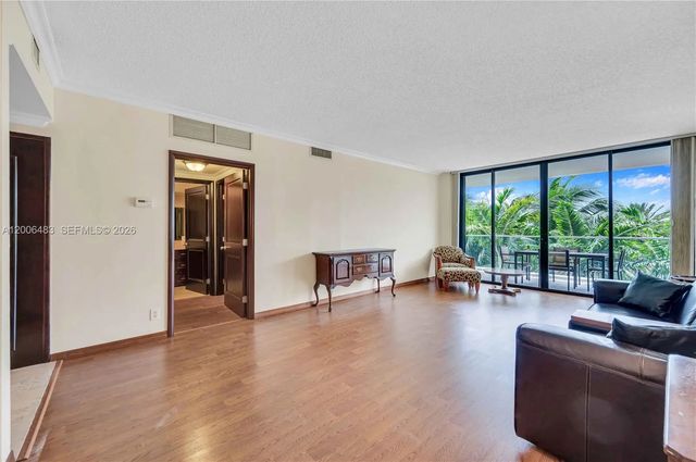2800 Island Boulevard #603, Aventura