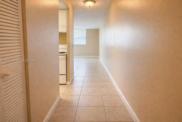 2 of 16 - 470 Executive Center Drive #2d, West Palm Beach, FL
