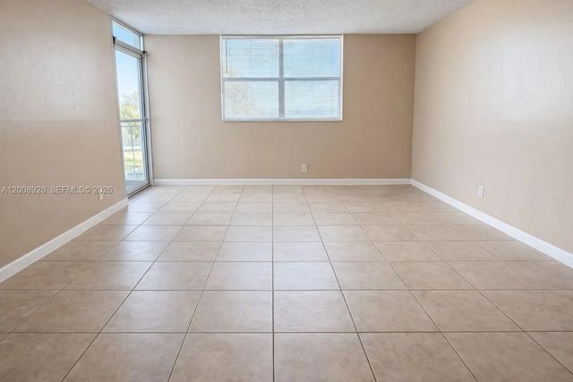 4 of 16 - 470 Executive Center Drive #2d, West Palm Beach, FL