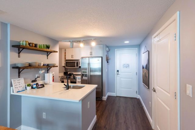 3 of 11 - 400 N Federal Highway #204s, Boynton Beach, FL