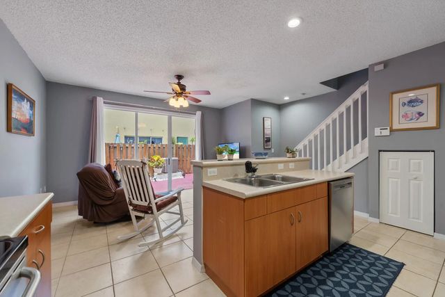 2 of 37 - 934 Ne 42nd Terrace, Homestead, FL