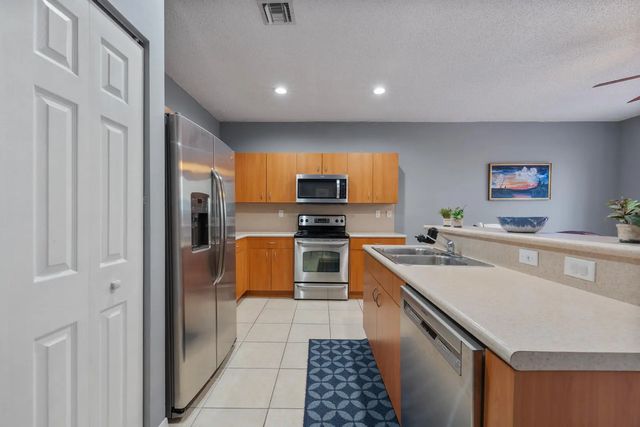4 of 37 - 934 Ne 42nd Terrace, Homestead, FL
