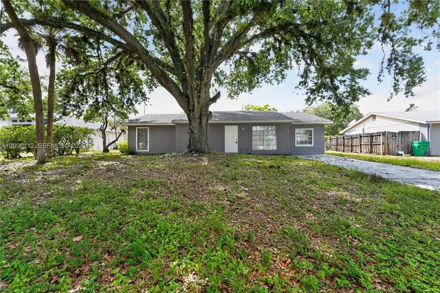 4030 School Circle, LaBelle