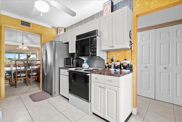 5 of 37 - 6768 N 10th Avenue #410, Lake Worth, FL