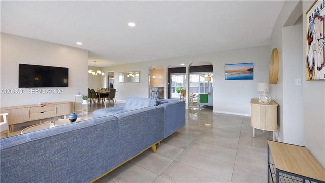 3 of 30 - 609 S Crescent Drive, Hollywood, FL