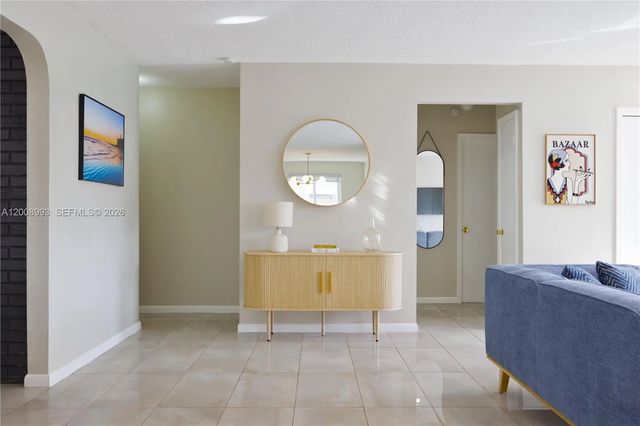 4 of 30 - 609 S Crescent Drive, Hollywood, FL