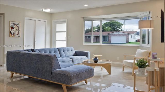5 of 30 - 609 S Crescent Drive, Hollywood, FL