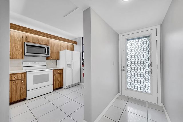 5 of 28 - 1713 Whitehall Drive #103, Davie, FL