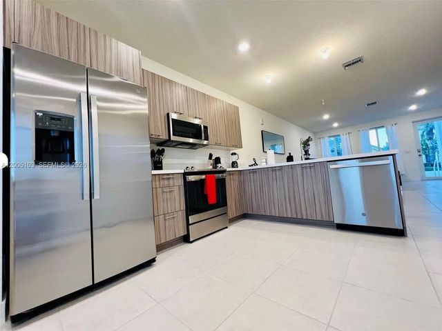 10300 Nw 66th Avenue #101, Doral