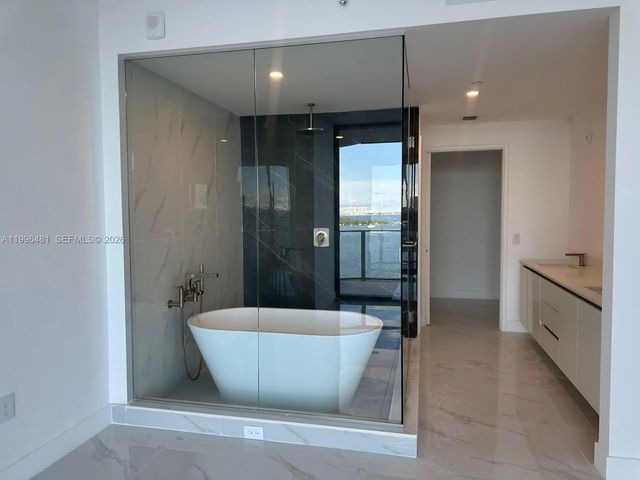 2 of 4 - 700 Ne 24th #504, Miami, FL