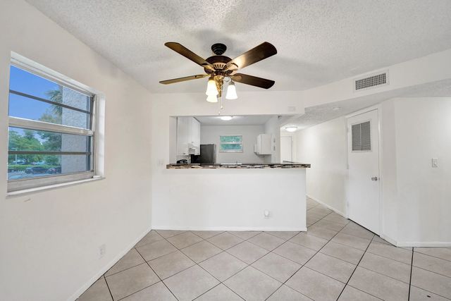 4 of 58 - 1100 Nw 87th Avenue #208, Coral Springs, FL