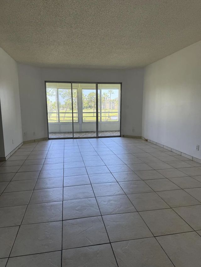 2 of 13 - 3836 Via Poinciana #306, Lake Worth, FL