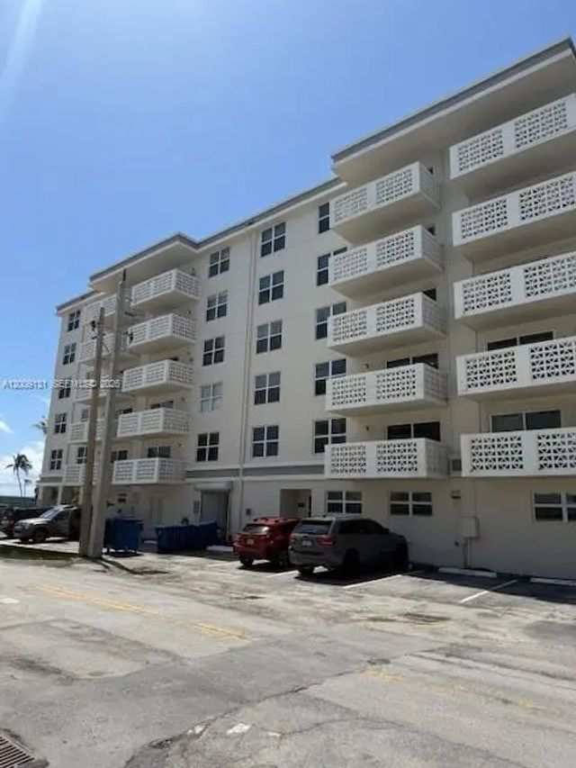 1901 S Ocean Drive #207, Hollywood