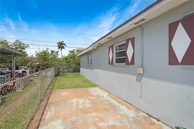 3 of 24 - 1762 Nw 8th Avenue, Homestead, FL