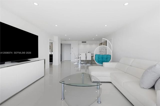 5 of 39 - 3701 N Country Club Drive #1805, Aventura, FL
