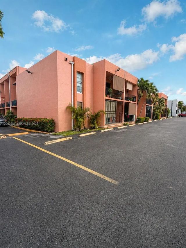 1300 W 47th Place #218a, Hialeah