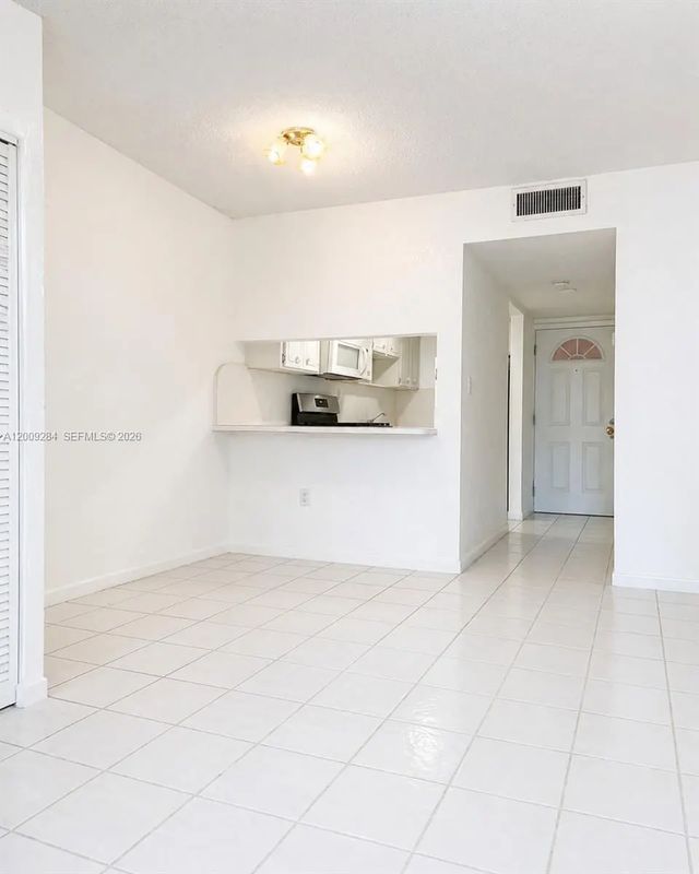 4 of 19 - 1300 W 47th Place #218a, Hialeah, FL