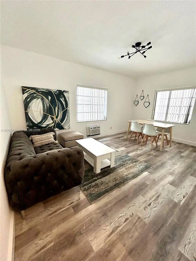 215 30th Street #17, Miami Beach