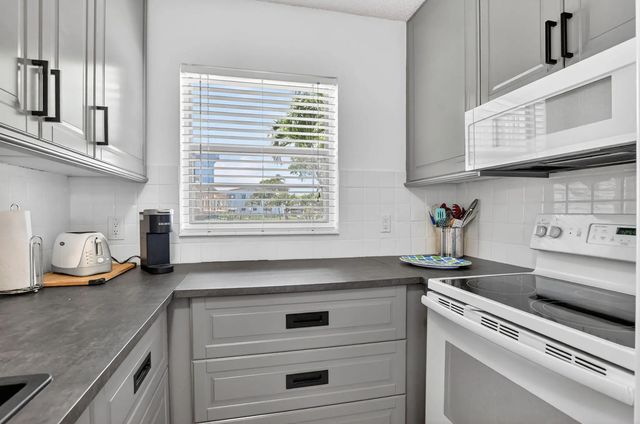 3 of 97 - 492 W Tilford  W, Deerfield Beach, FL