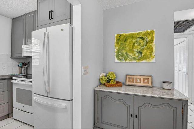 4 of 97 - 492 W Tilford  W, Deerfield Beach, FL