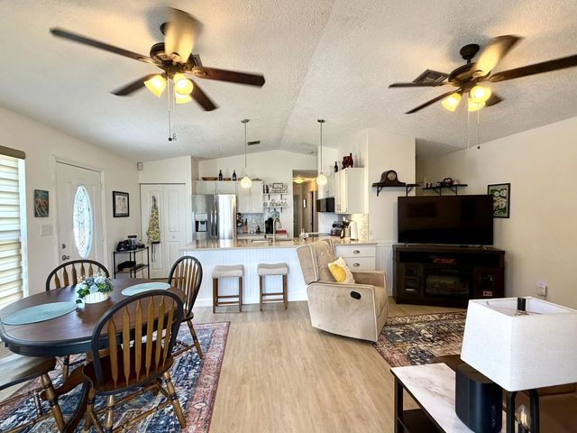 4 of 28 - 2326 Sw 15th St Street Sw, Vero Beach, FL
