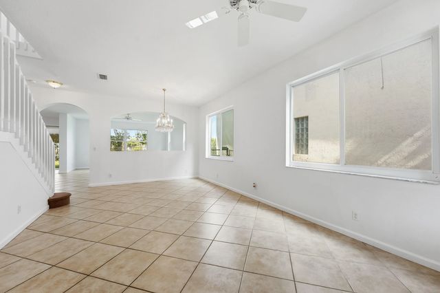 4 of 45 - 1275 Rosegate Boulevard, Riviera Beach, FL