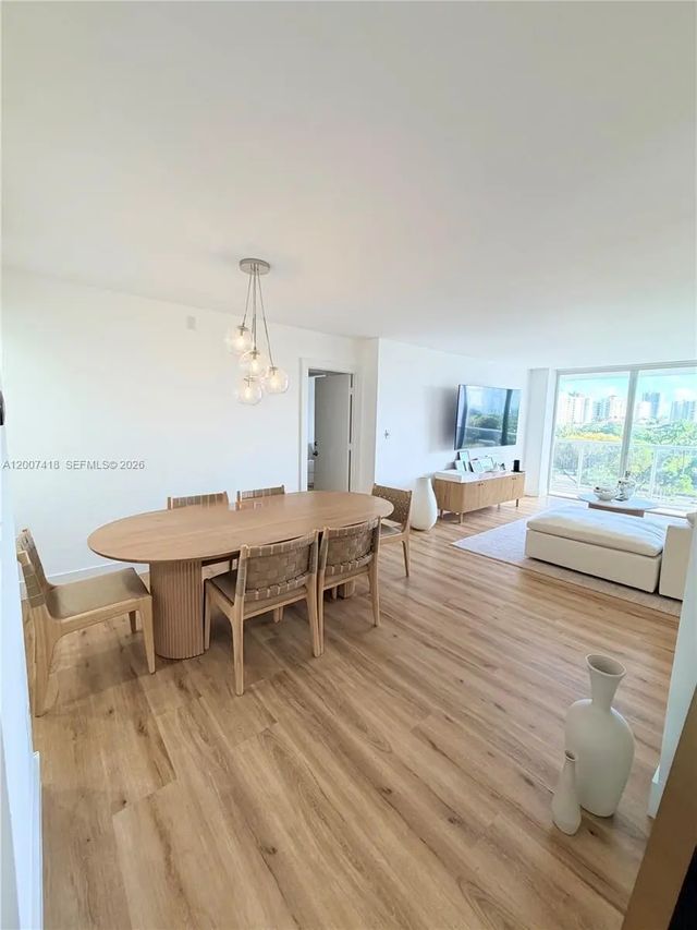 3 of 37 - 3701 N Country Club Drive #607, Aventura, FL