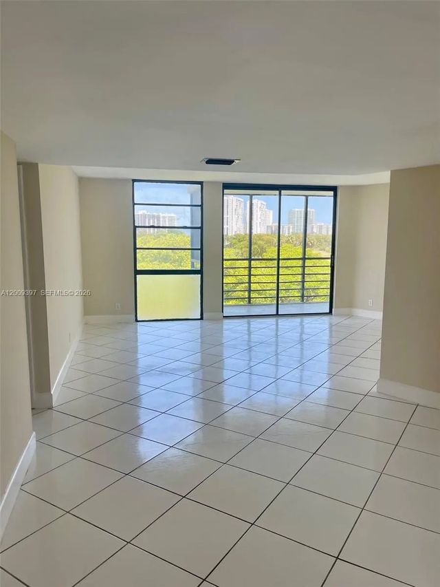 4 of 18 - 20400 W Country Club Drive #608, Aventura, FL
