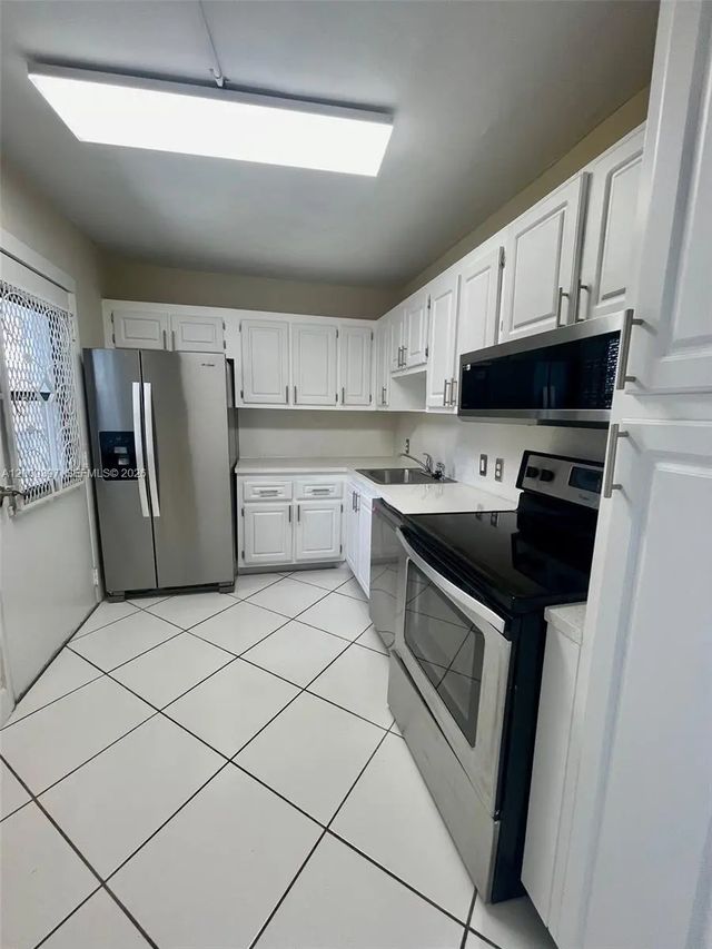 5 of 18 - 20400 W Country Club Drive #608, Aventura, FL