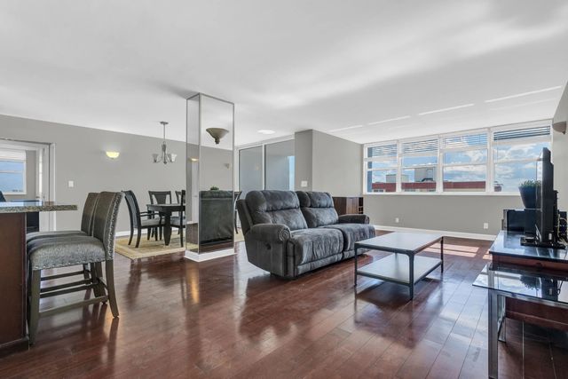 2 of 34 - 1400 S Ocean Drive #1702, Hollywood, FL