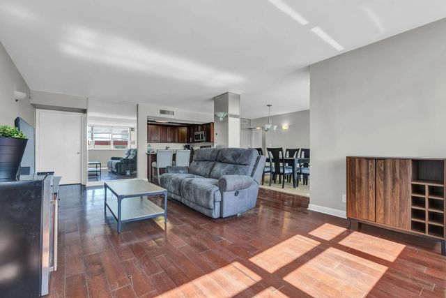 4 of 34 - 1400 S Ocean Drive #1702, Hollywood, FL