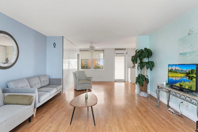 4 of 21 - 401 N Riverside Drive #406, Pompano Beach, FL