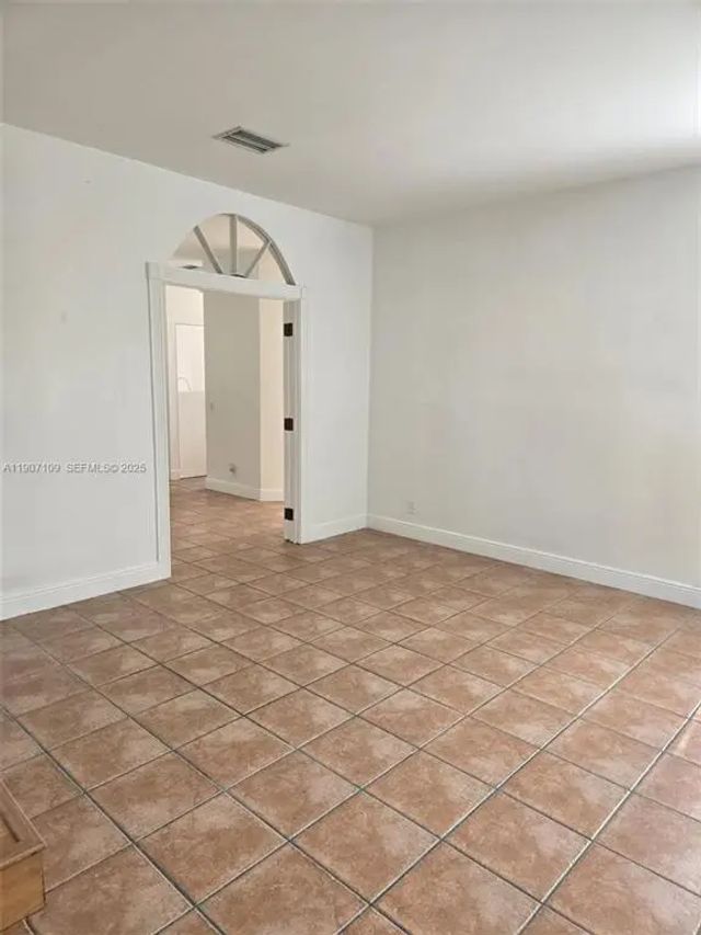 2 of 20 - 4361 Dogwood Circle, Weston, FL