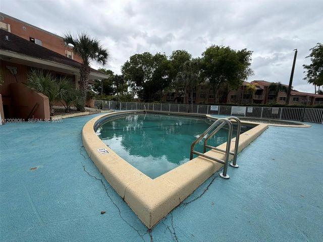 17650 Nw 68th Avenue #a2008, Hialeah