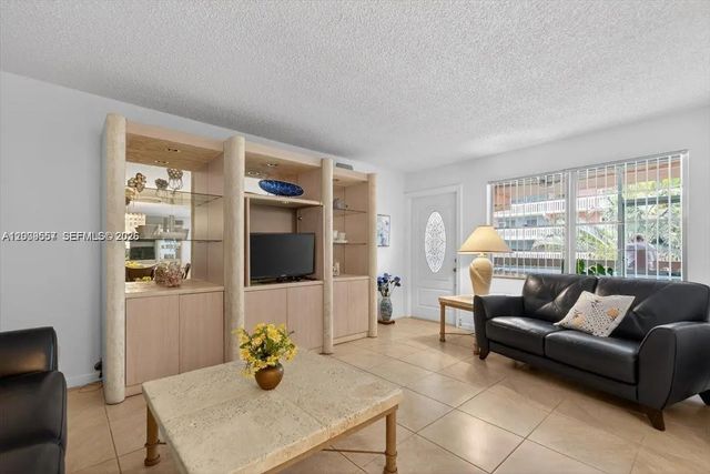 180 Ne 12th Avenue #15b, Hallandale Beach