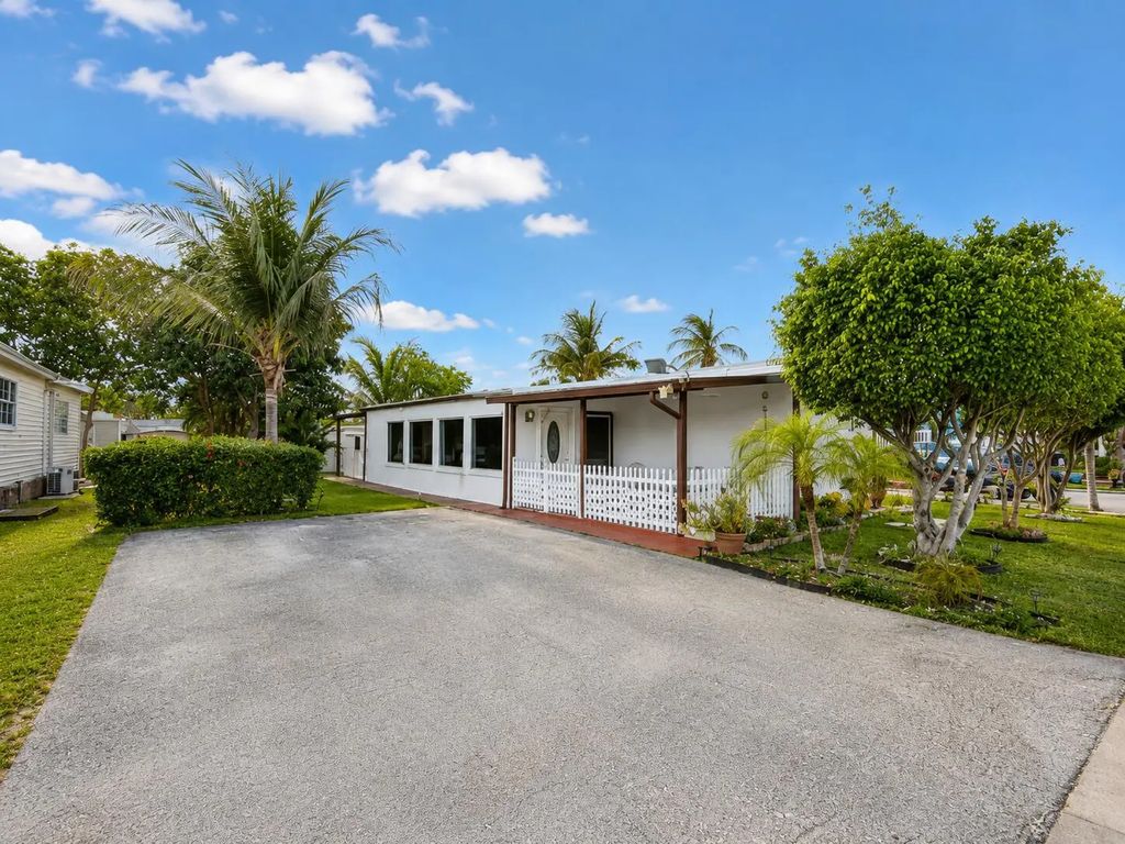 11201 Sw 55th Street #f16, Miramar