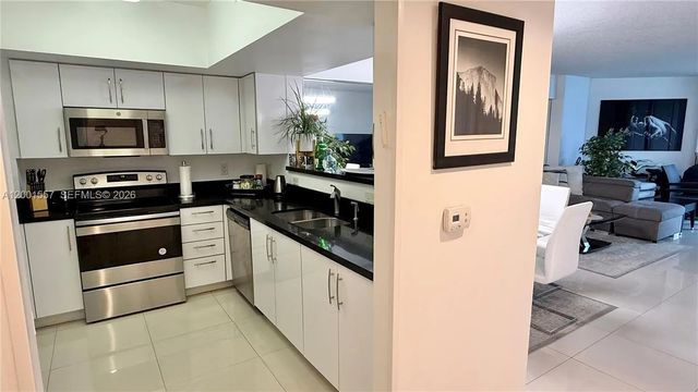 5 of 47 - 17375 Collins Avenue #1006, Sunny Isles Beach, FL