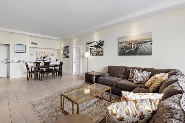 4 of 13 - 100 Bayview Drive #ph31, Sunny Isles Beach, FL