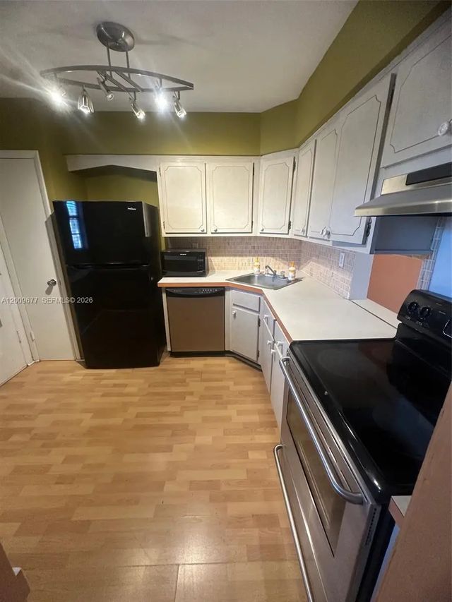 2 of 15 - 1530 Ne 191st Street #205, Miami, FL