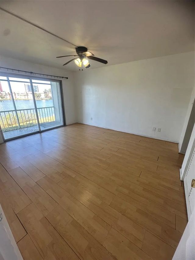 3 of 15 - 1530 Ne 191st Street #205, Miami, FL