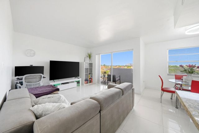 5 of 25 - 1221 Sw 122nd Avenue #401, Miami, FL