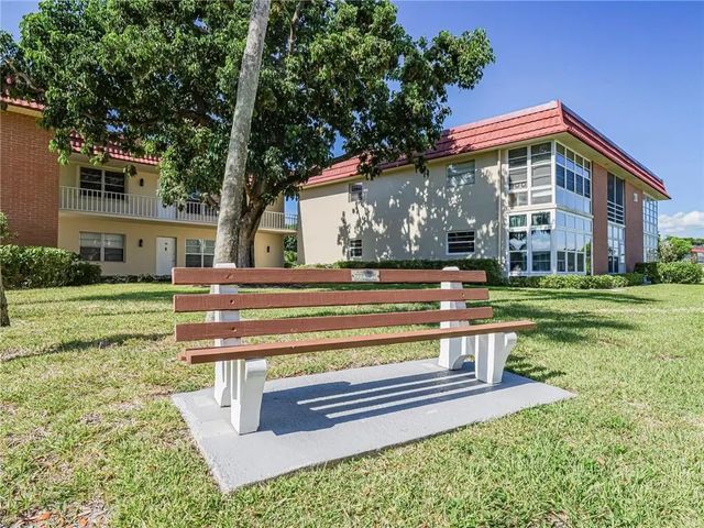 4 of 36 - 28 Pine Arbor Lane #101, Vero Beach, FL